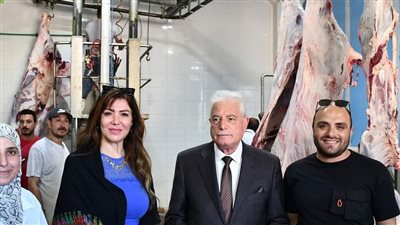 بحضور لقاء سويدان.. محافظ جنوب سيناء يشهد ذبح 32 عجل وتوزيعهم على الأهالي بالمجان
