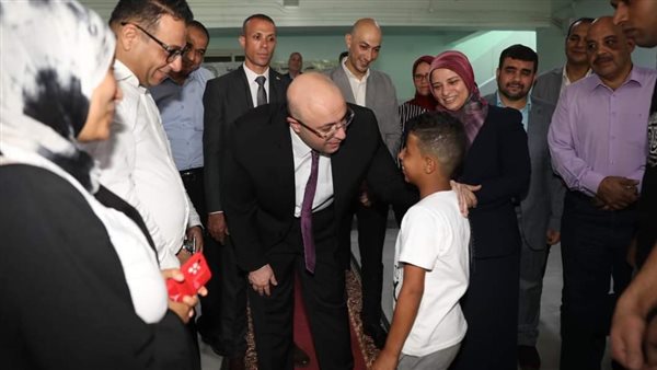 جانب من زيارة المحافظة