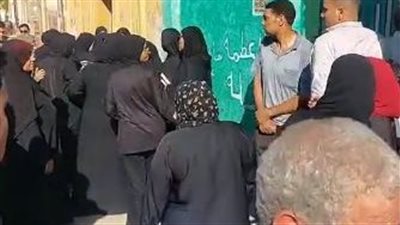الحزن يخيم على أهالي أحد ضحايا عقار الإسكندرية المنهار خلال تشييع جنازته بمسقط رأسه بالغربية| بث مباشر 