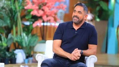 أنا مش عبقري تمثيل ولو شُفت عادل إمام بقف أترعش.. أبرز تصريحات أمير كرارة مع منى الشاذلي