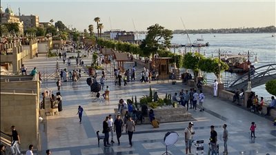 رغم ارتفاع درجات الحرارة.. إقبال أهالي الأقصر على الكورنيش ثاني أيام العيد