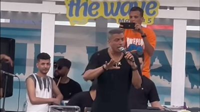 حسن شاكوش لمنتقدي أغنيته الشهيرة عبستك إزاي: شبعنا ترندات.. ومفكرين هيمسكوها عليا ذلة