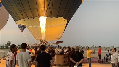 لليوم الثاني.. الرياح تعيق رحلات البالون بالأقصر في العيد