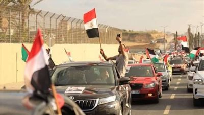 حاملين الأعلام المصرية.. سكان قطاع غزة يحتفلون بذكرى ثورة 30 يونيو| بث مباشر 