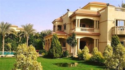 التحقيق مع خادمة متهمة بسرقة أموال ومشغولات ذهبية من فيلا بالتجمع الخامس