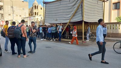 توافد طلاب الثانوية العامة على اللجان بسوهاج لأداء امتحان مادتي التاريخ والفيزياء|صور