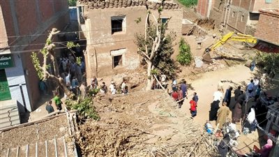 بعد مصرع زوجين.. المحليات تصدر قرارا بإزالة باقي المنزل المنهار في المنوفية | فيديو 