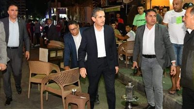 محافظ الغربية يغلق محالا وكافيهات لتعديها على حرم الطريق بطنطا