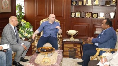 محافظ بني سويف يلتقي رئيس قطاع الرعاية العلاجية بوزارة الصحة