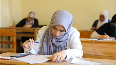 غرفة عمليات الثانوية الأزهرية: امتحان الفيزياء خالٍ من العيوب الفنية.. والأسئلة متدرجة من السهولة إلى الصعوبة
