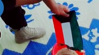 الداخلية الكويتية: إجراءات قانونية ضد أجنبي أهان علم البلاد في فيديو بمواقع التواصل الاجتماعي