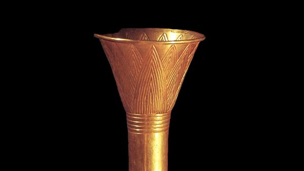 آناء ذهبي للملك بسوسنس