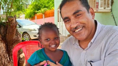 عيديّتي علاج المرضى.. مغامرة طبيب مصري بمعسكرات النازحين بالسودان في عيد الأضحى