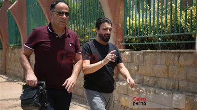 حميد الشاعري أول الحضور في جنازة صديق عمره علاء عبد الخالق | صور