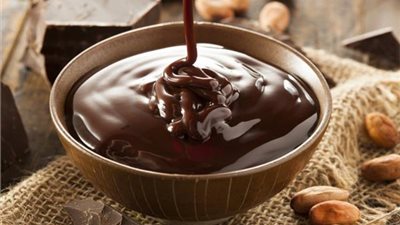 ما هي مكونات صوص الشوكولاتة؟.. كاكاو خام أم شوكولاتة؟