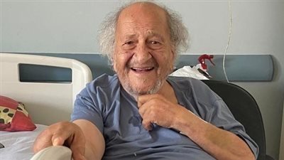 خضوع الفنان التشكيلي جورج بهجوري للعلاج بأحد المستشفيات│صور