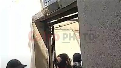 الصور الأولى من مقابر علاء عبد الخالق قبل لحظات من دفنه