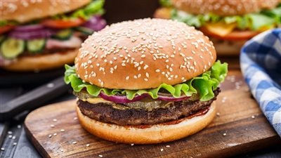 طريقة عمل برجر اللحم مثل المطاعم.. السر فى الخلطة 