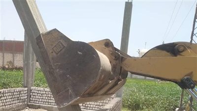 إزالة 50 حالة تعد بالبناء على الأراضي الزراعية وأملاك الدولة بالمنيا