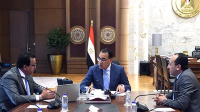 رئيس الوزراء: صحة المواطن أولوية.. ونعمل على توفير الأدوية والمستلزمات الطبية