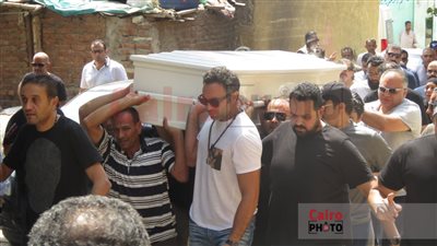 50 صورة من جنازة علاء عبد الخالق.. شاهد الفيديو 