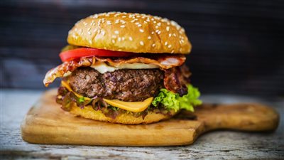 طريقة عمل البرجر سالي فؤاد.. بالفول الصويا في دقائق بسيطة