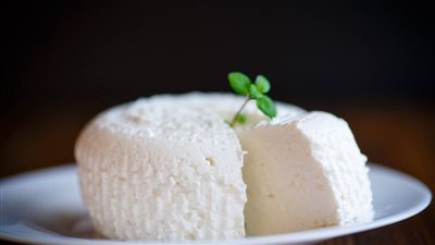 طريقة عمل الجبنة القريش بالوصفة الفلاحي ووصفة أخرى باللبن البقري