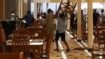 بعد تداول الشائعات حول تقديمهم لحم حمير للنزلاء.. مصدر بالسياحة يكشف سبب مشاجرة منتجع الغردقة| بث مباشر 