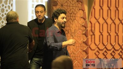 بحضور حميد الشاعري.. بدء عزاء الفنان الراحل علاء عبد الخالق | بث مباشر 