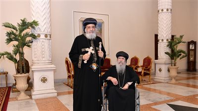 البابا تواضروس الثاني يلتقي 9 من أعضاء المجمع المقدس ومدير الديوان الباباوي|صور 