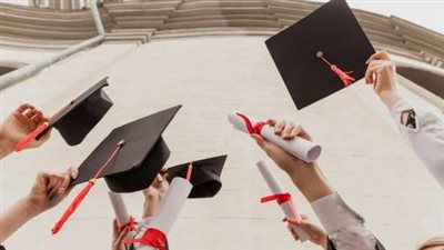 تهنئة طالب بالنجاح.. عبارات للدعم النفسي وتغريدات على تويتر