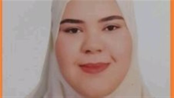 الطالبة آية حمدي