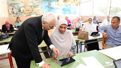 10 خبراء لمراجعة نموذج الإجابة.. توجيهات وزير التعليم خلال تفقده كنترولات الثانوية العامة
