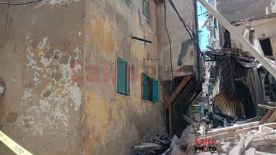 ننشر أول صور من عقار الإسكندرية المنهار بحي الجمرك 