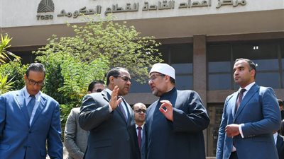  وزير الأوقاف يتفقد اختبارات المتقدمين لشغل وظيفة إمام وخطيب 