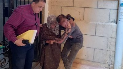 إنقاذ سيدة مسنة بلا مأوى تعيش في ماسورة صرف مغطى بالغربية 