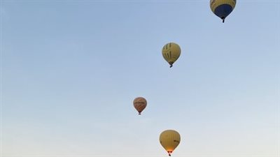 لليوم الثاني على التوالي.. الرياح تمنع رحلات البالون الطائر بالأقصر 