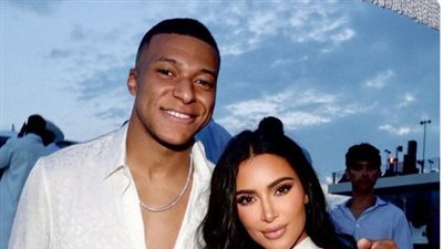 كيليان مبابي يحتفل رفقة الممثلة الأمريكية كيم كارداشيان في حفل بالولايات المتحدة