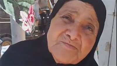 قصة كفاح بائعة ملابس بسوق الجمعة: عندي 77 سنة وبشتغل عشان متحوجش لحد| بث مباشر 