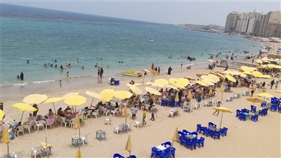 احذروا التعرض لآشعة الشمس.. ارتفاع درجات الحرارة في الإسكندرية