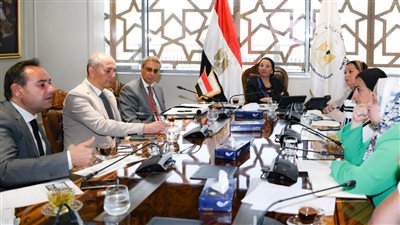 وزيرة البيئة تناقش آخر الاستعدادات اللوجيستية للجناح المصري المشارك بمؤتمر COP28 بالإمارات 