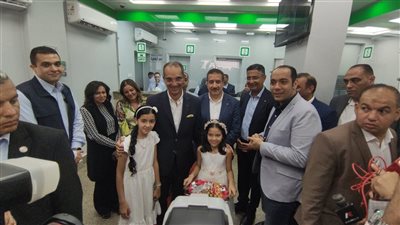  وزير الاتصالات ومحافظ المنوفية يفتتحان مكتب بريد قويسنا