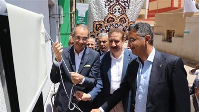 بعد استقبال أهالي المنوفية له بالطبول.. وزير الاتصالات والمحافظ يفتتحان مكتب بريد قويسنا| بث مباشر 
