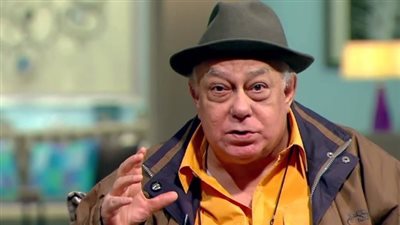 عن عمر ناهز 77 عامًا.. وفاة الشاعر الغنائي شوقي حجاب بعد صراع طويل مع المرض | بث مباشر