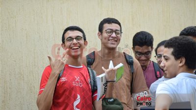 طلاب الثانوية العامة 2023 يؤدون امتحان الديناميكا اليوم
