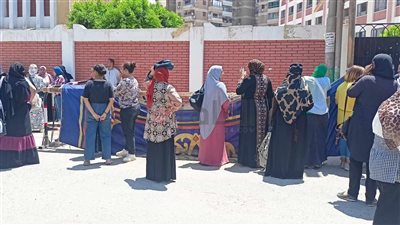 فرحة بين طلاب الثانوية العامة بالمنيا لسهولة امتحاني الجيولوجيا وعلم النفس