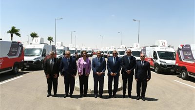 من أمام مقر الحكومة بالعلمين الجديدة.. رئيس الوزراء يشهد اصطفاف 20 مركزا تكنولوجيا متنقلا لتقديم الخدمات 