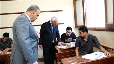 بعد مواجهة لجان ولاد الأكابر.. وزير التعليم يشيد بانضباط سير امتحانات الثانوية العامة بسوهاج