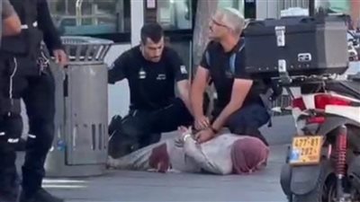قوات الاحتلال تُصيب وتعتقل سيدة فلسطينية بزعم تنفيذها محاولة طعن بالقدس | فيديو 