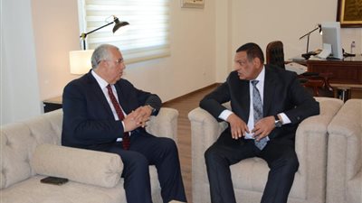 وزيرا التنمية المحلية والزراعة يتابعان ملفات التعاون في الحفاظ على الأراضي الزراعية